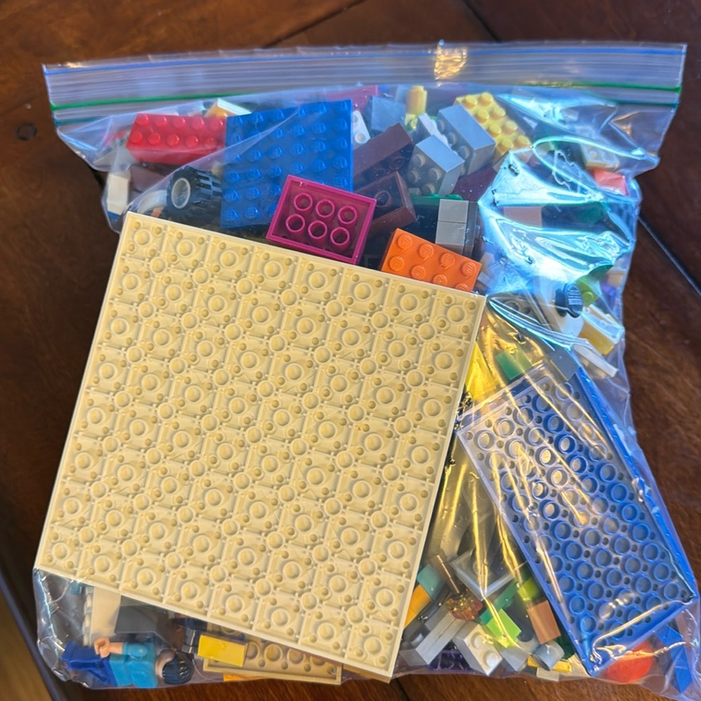 Misc Legos (gallon size bag)